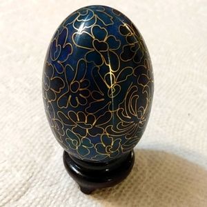 New in box Cloisonne Blue Egg Ornament w stand Vintage Collectible Medi…